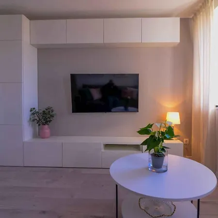 Beachfront In 55401 Appartement Mali Lošinj